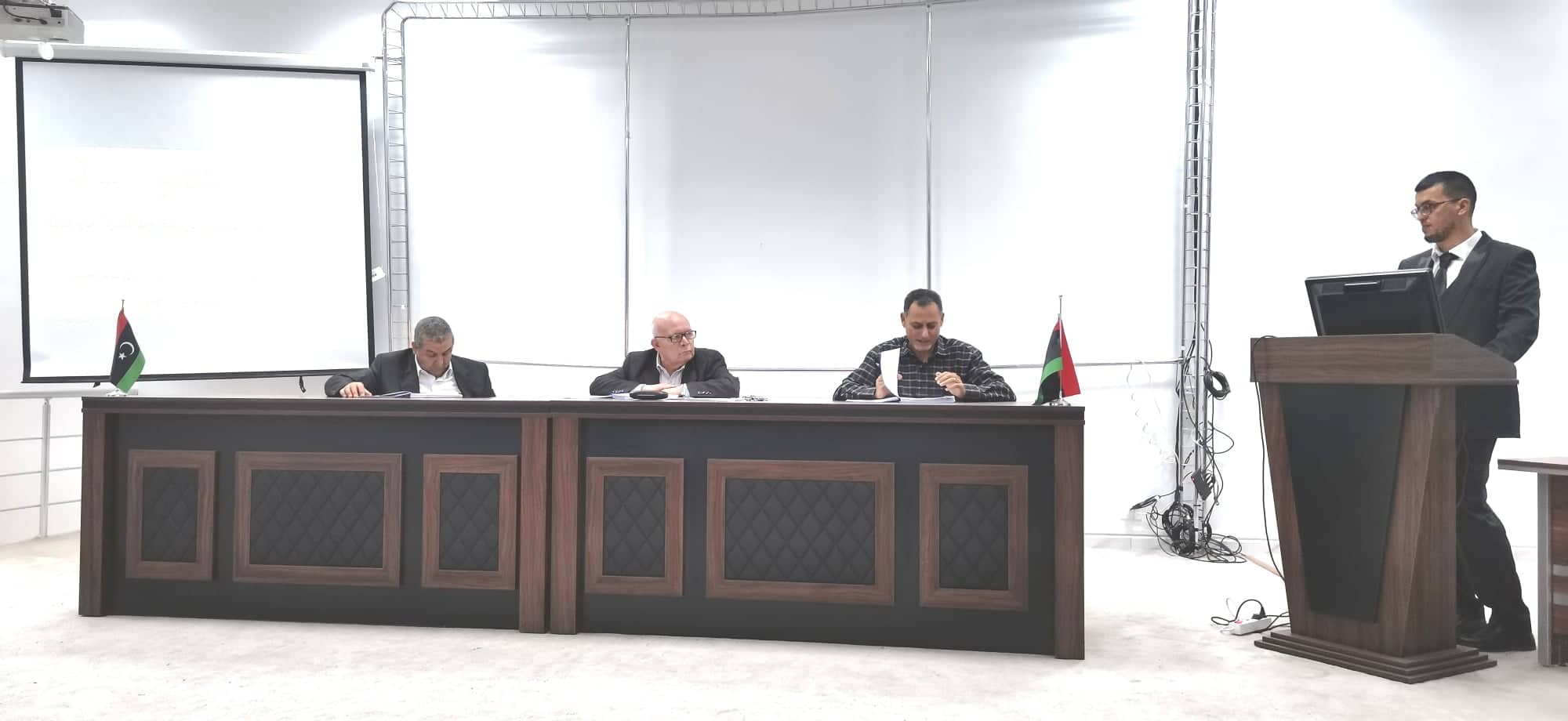 مناقشة رسالة ماجستير