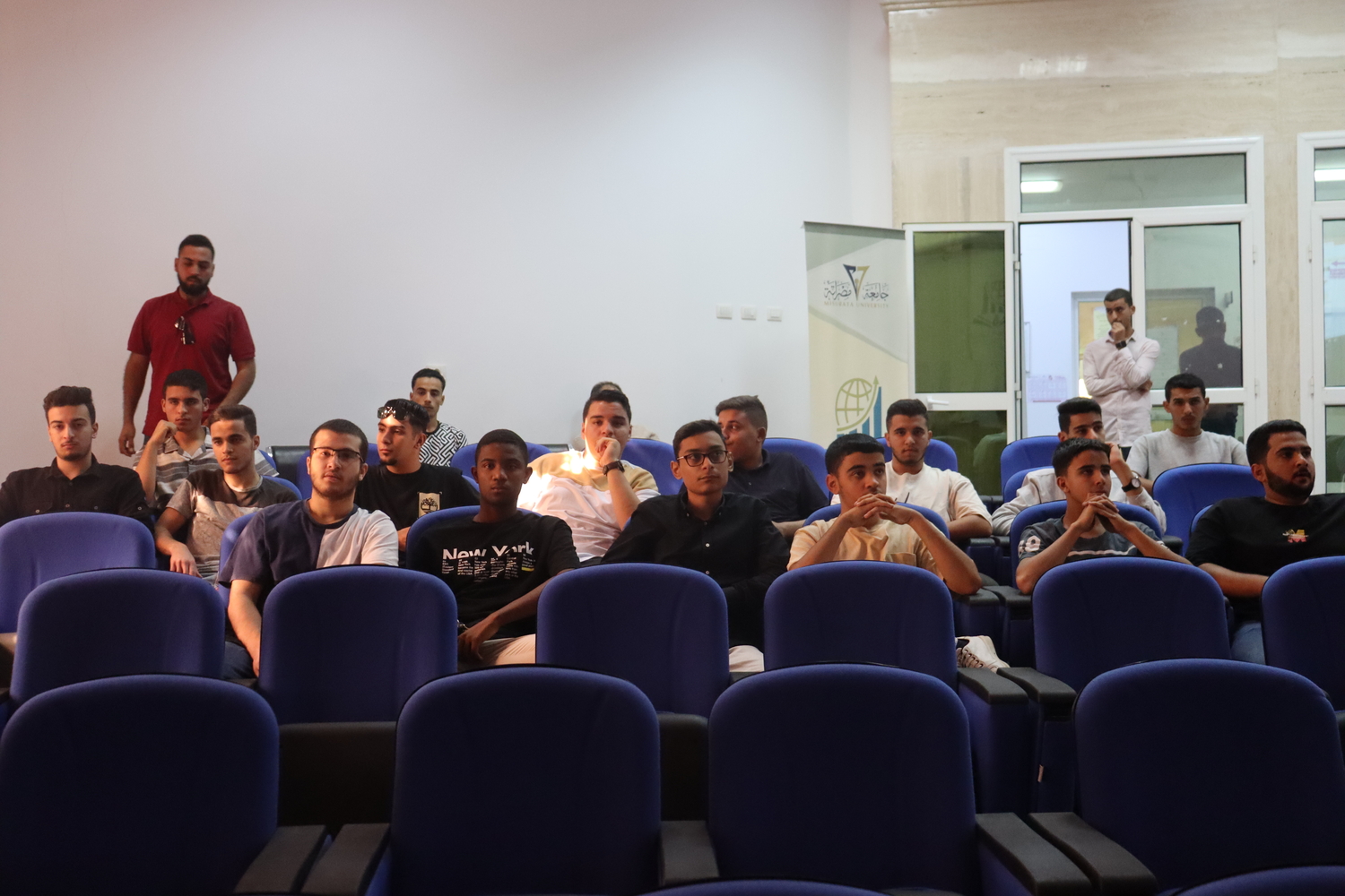 ملتقى لخريجي الثانويات والمعاهد المتوسطة 